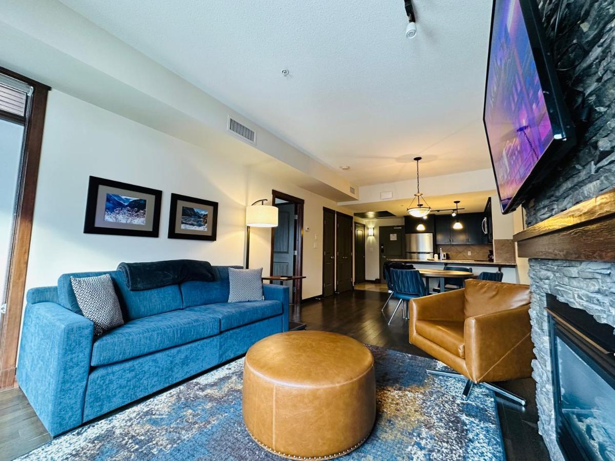 Mountain Retreat - Heated Pool & Hot-tub * Canmore