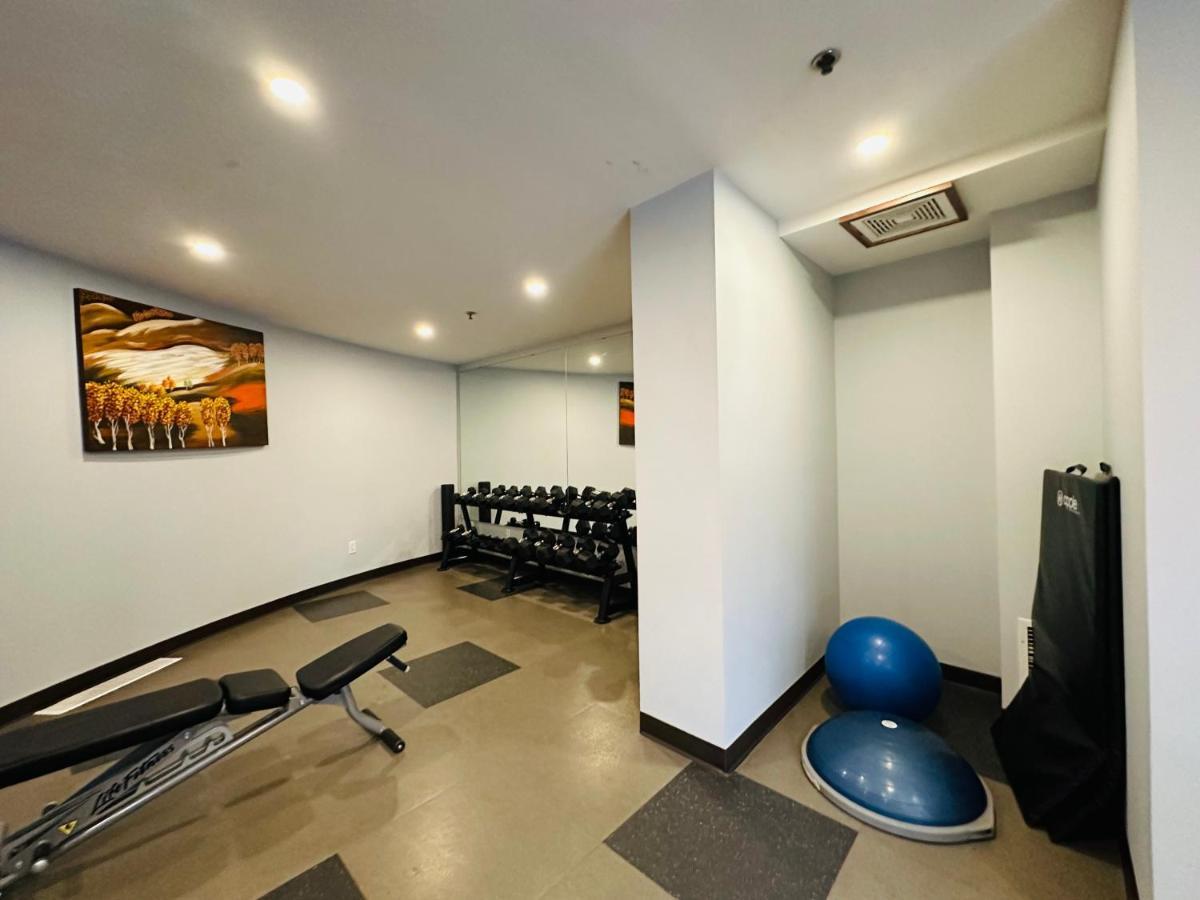 Mountain Retreat - Heated Pool & Hot-tub Apartment Canmore