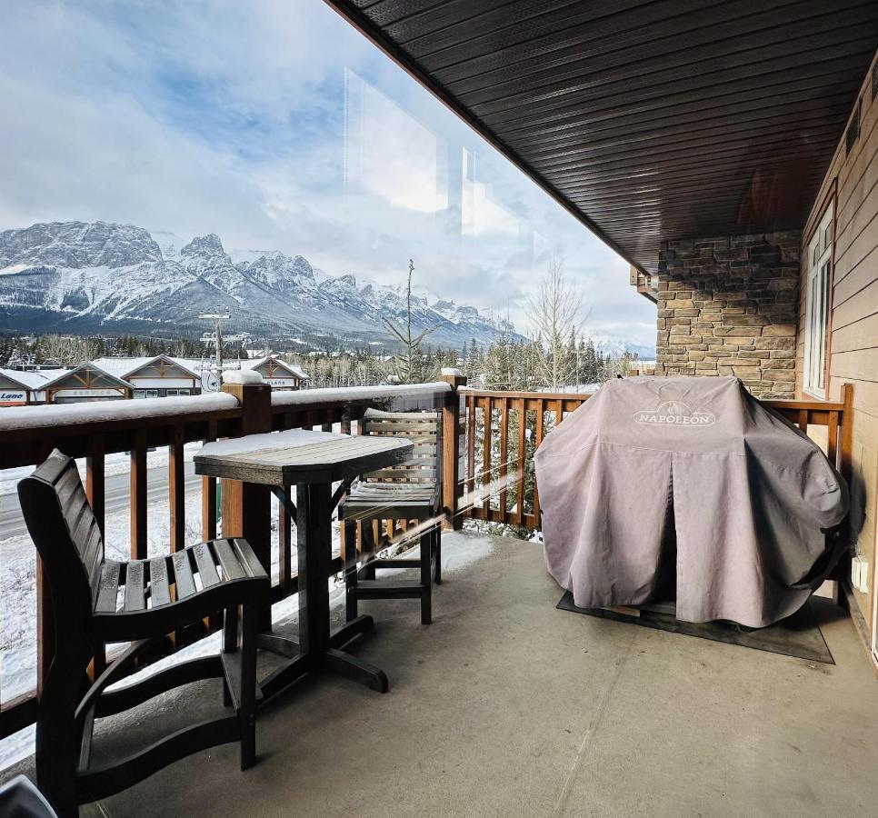 Mountain Retreat - Heated Pool & Hot-tub Apartment *