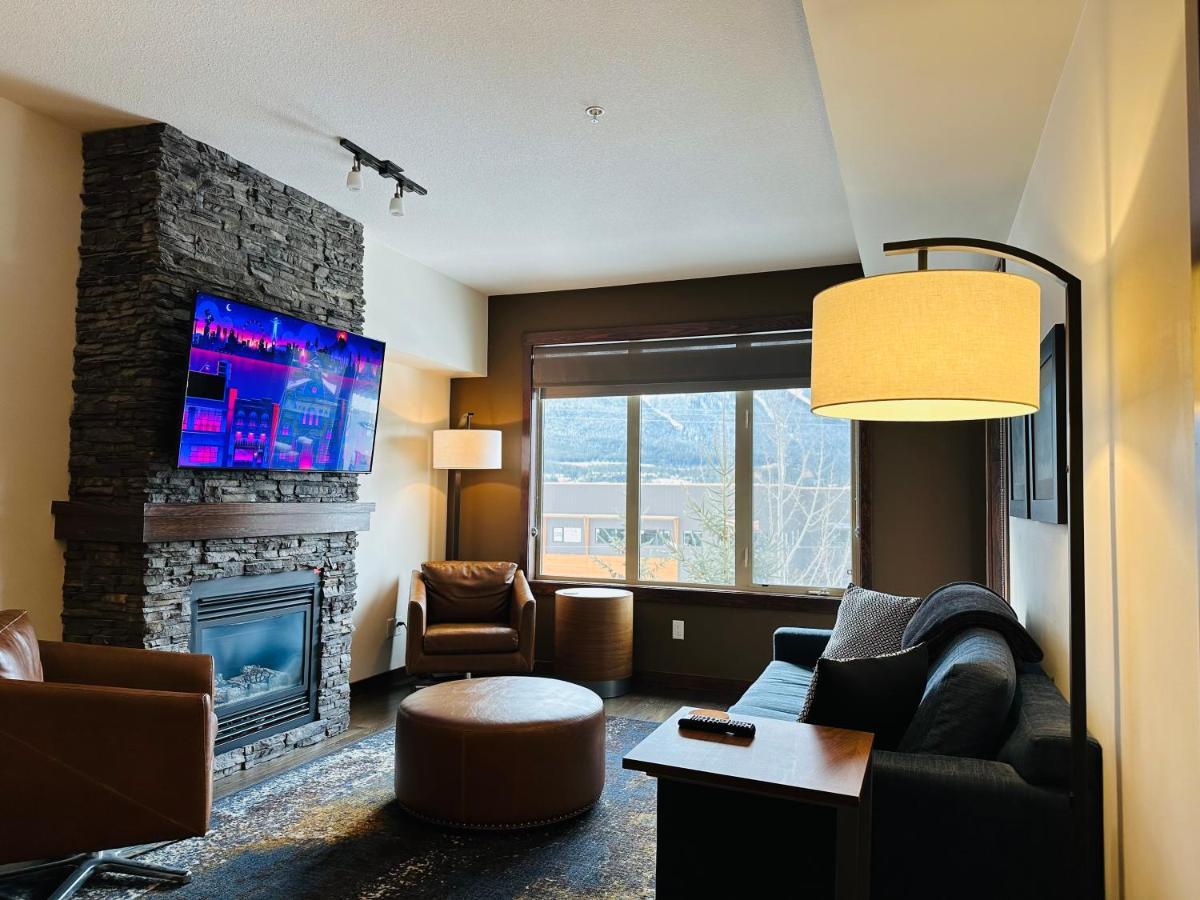 Apartment Mountain Retreat - Heated Pool & Hot-tub