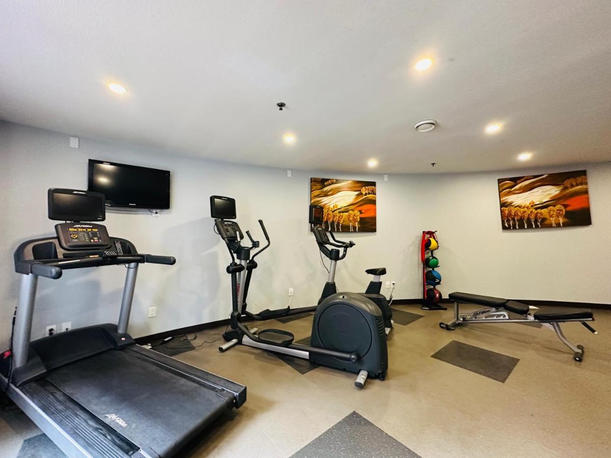 Apartment Mountain Retreat - Heated Pool & Hot-tub *